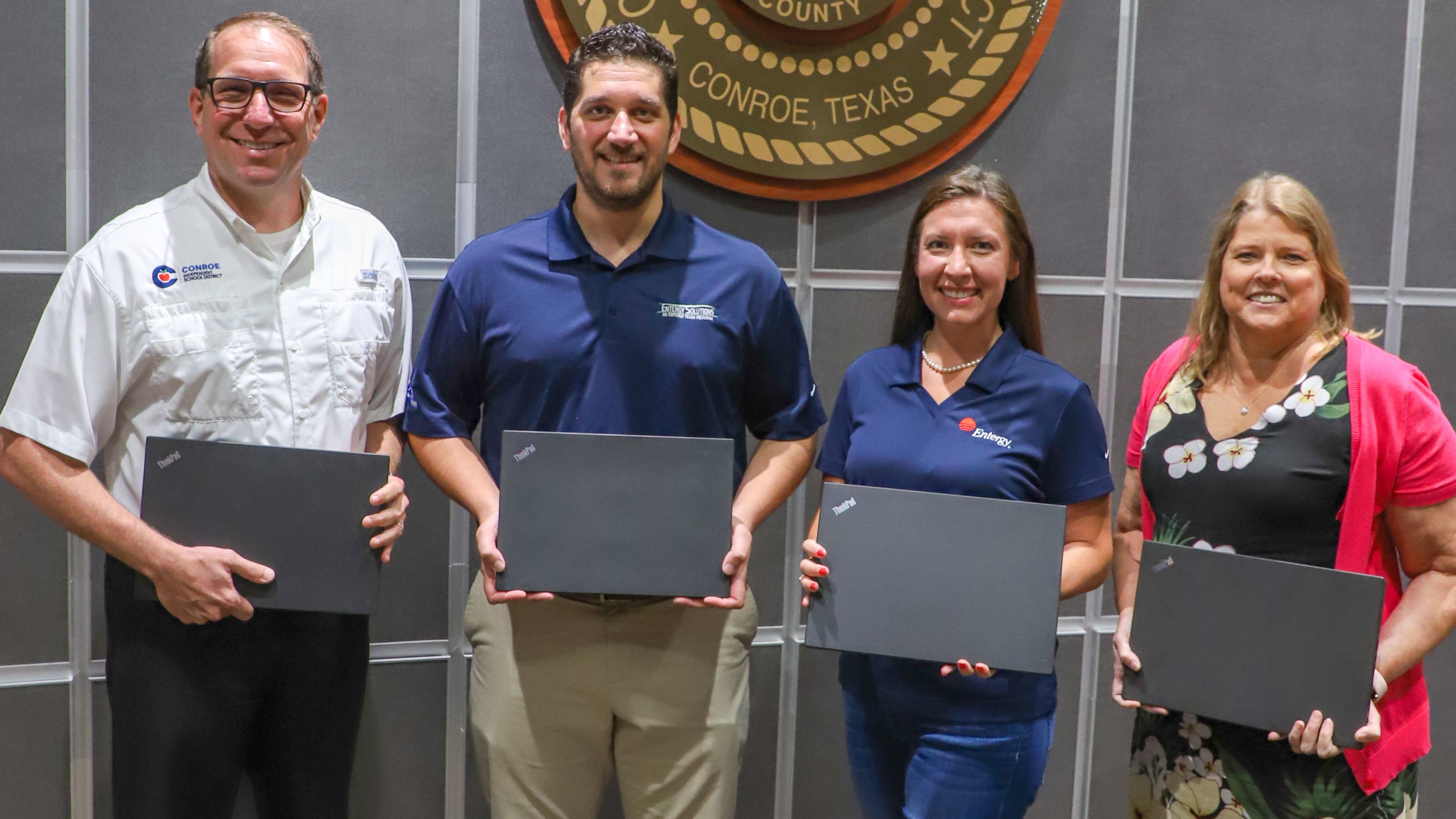 Customer service managers Graham Raven and Melissa Bochat (middle) with members of the Conroe Independent School District in Texas.